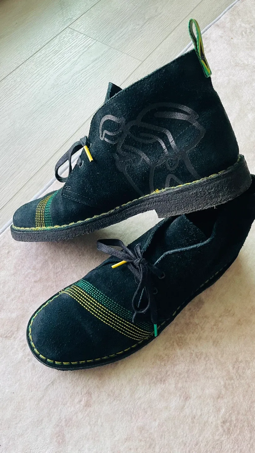 Clarks Originals Black Suede Desert Boots image indicator(2)