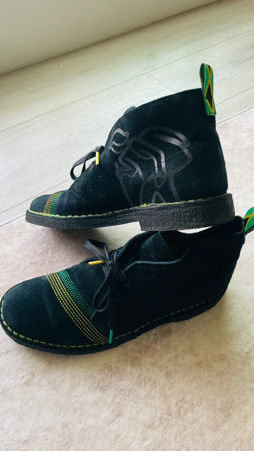 Clarks Originals Black Suede Desert Boots image indicator(3)