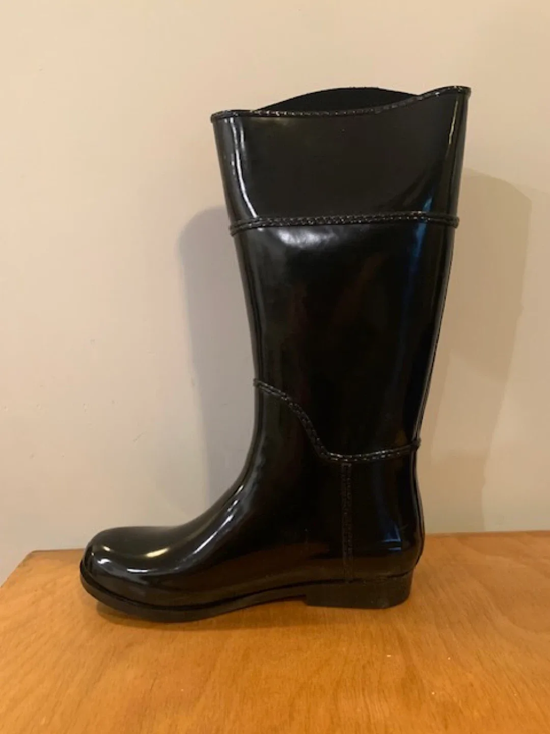Black Rain Boots - Size 9.5 (US) image indicator(2)
