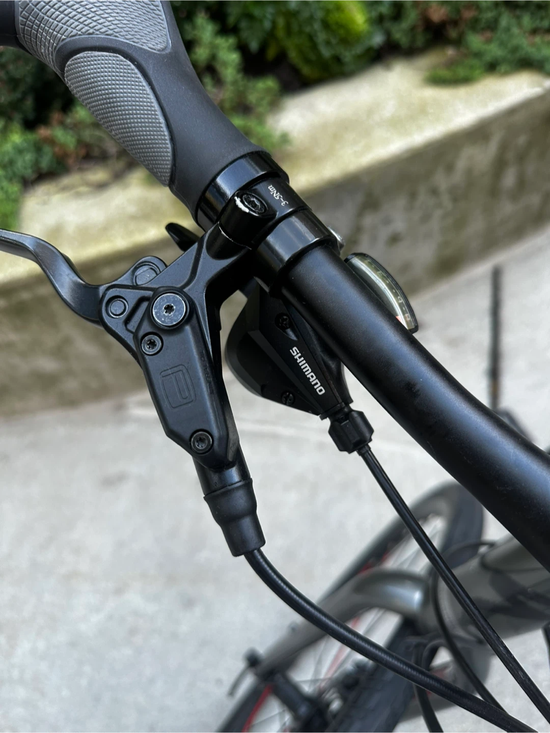 Specialized Sirrus 24 Speed Hybrid Bike with disc brakes - photo 4