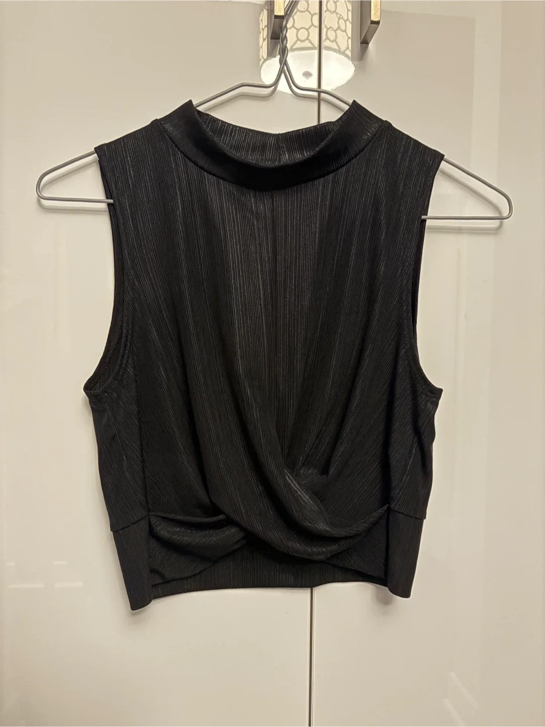 Black Sleeveless Twist-Front Top XS thumbnail