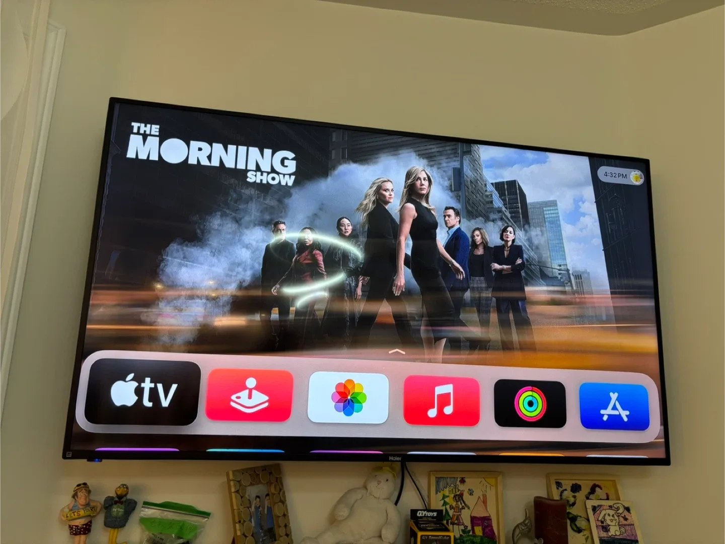 65” 4K UHD non smart TV image indicator(2)