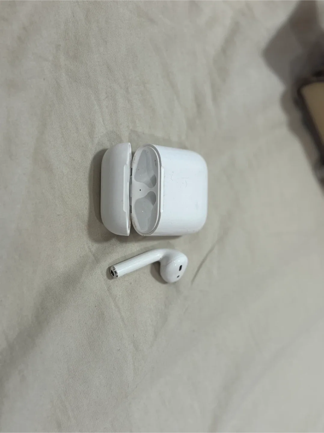 Apple AirPods 2nd generation image indicator(2)