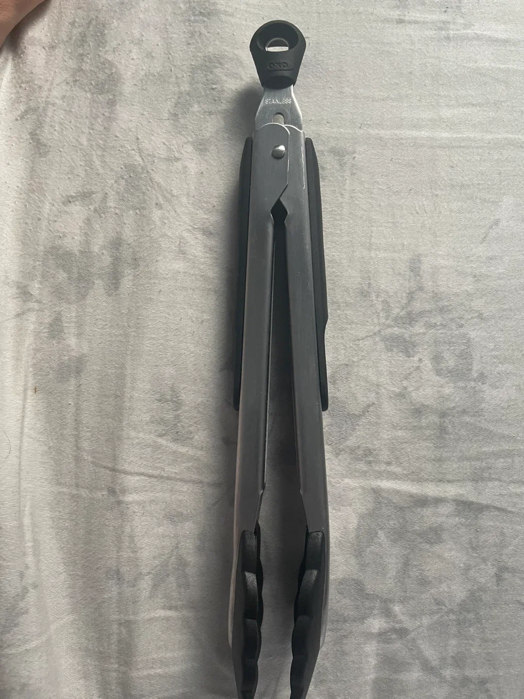 OXO Good Grips 9-Inch Tongs with Nylon Heads image indicator(3)