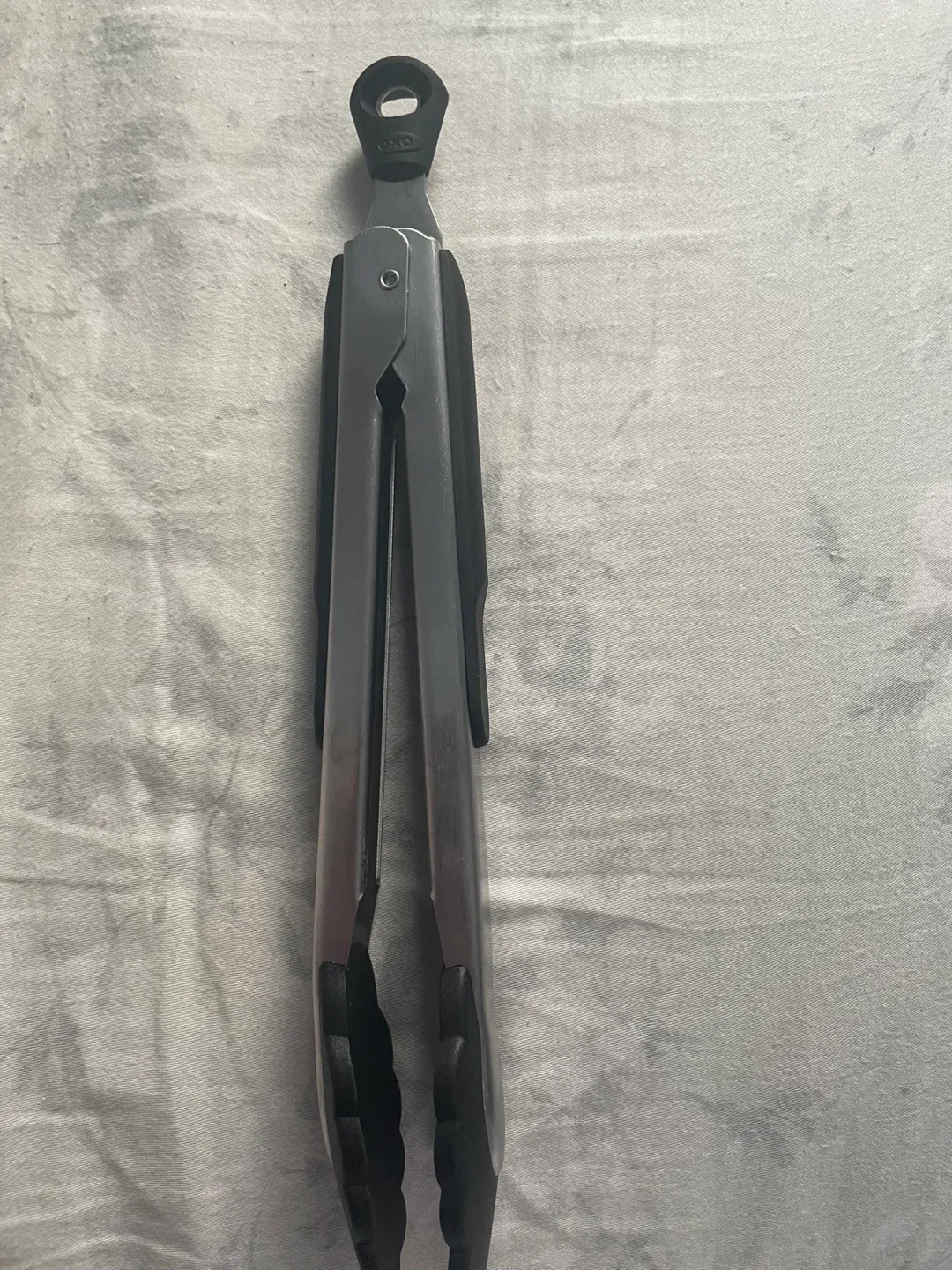 OXO Good Grips 9-Inch Tongs with Nylon Heads image indicator(2)