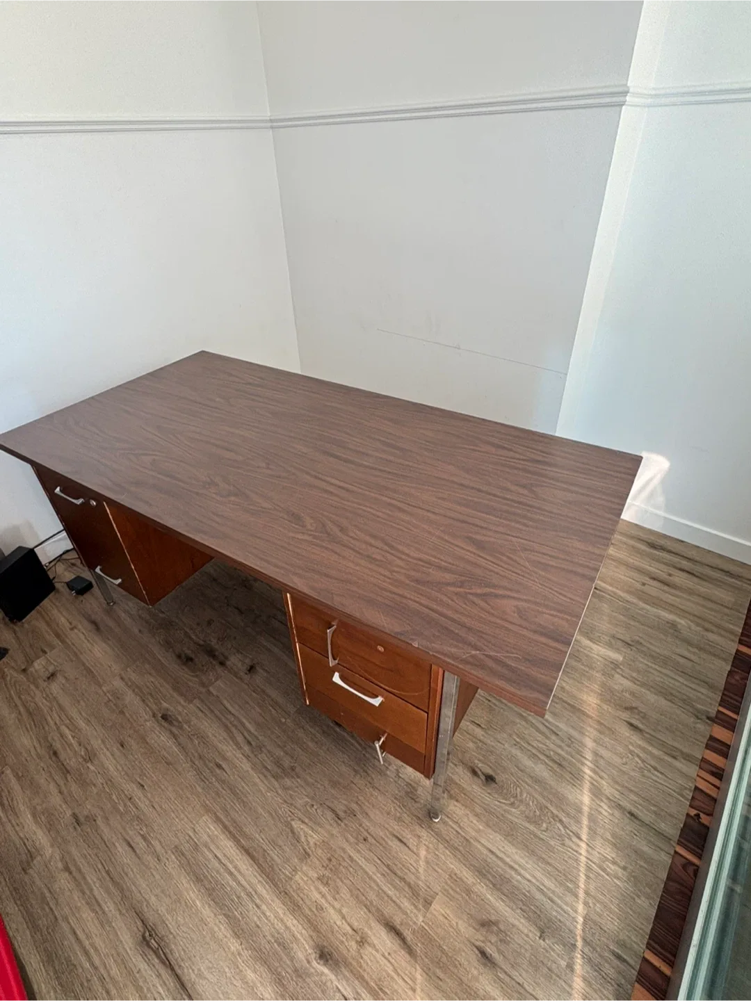 Free table thumbnail