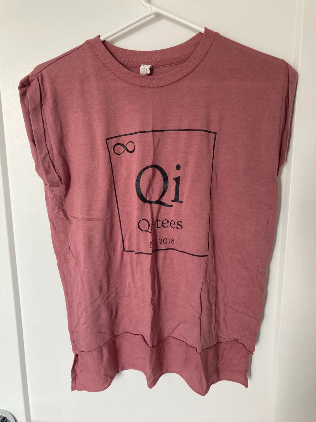 Qi Qtees Pink Graphic Tee & Tonic&Co Grey Tank Top