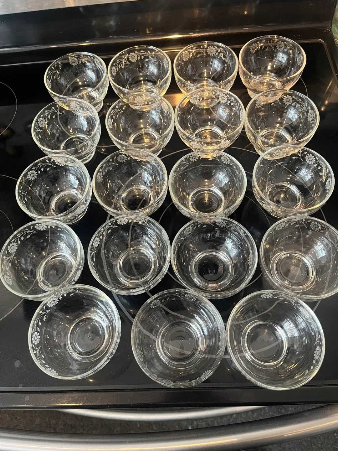 Vintage Floral Glass Dessert Bowls - Set of 19 image indicator(3)