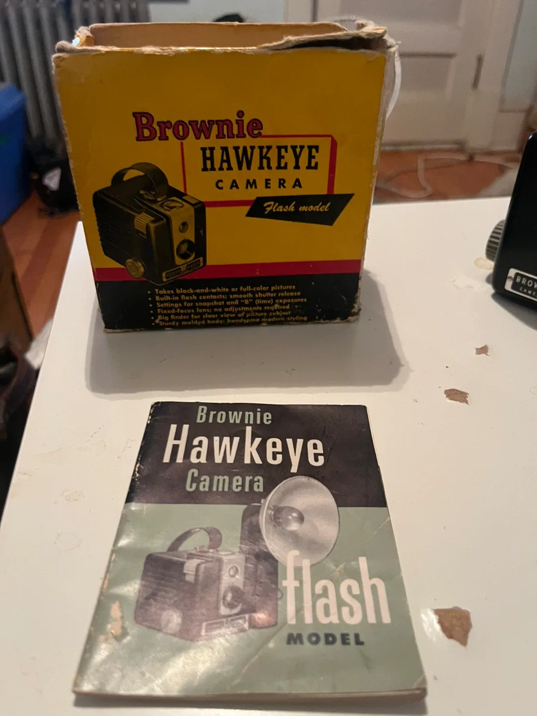 1950 Vintage Brownie Hawkeye Camera with Flash image indicator(2)