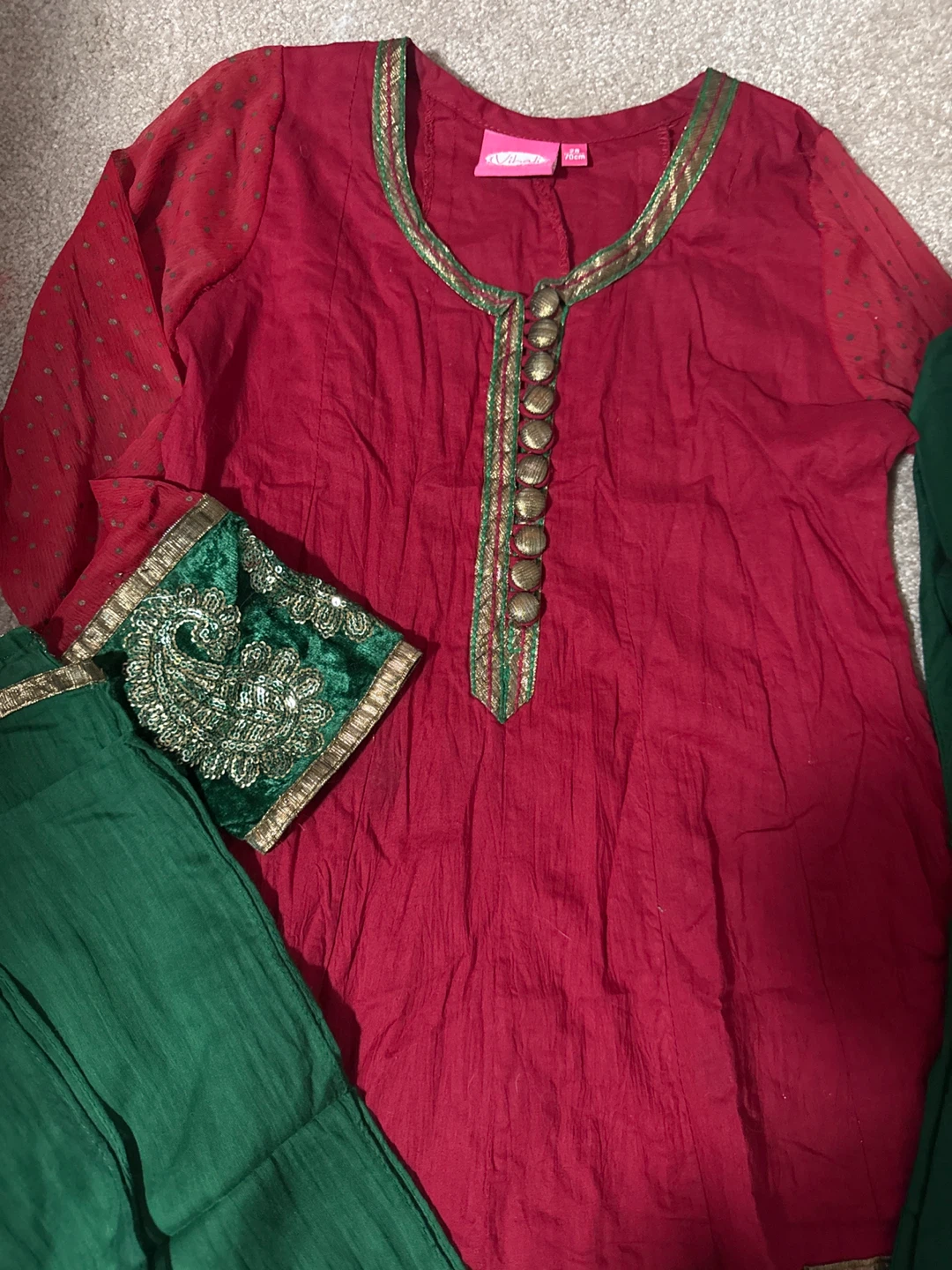 Red & Green embroidered shalwar kameez - photo 2