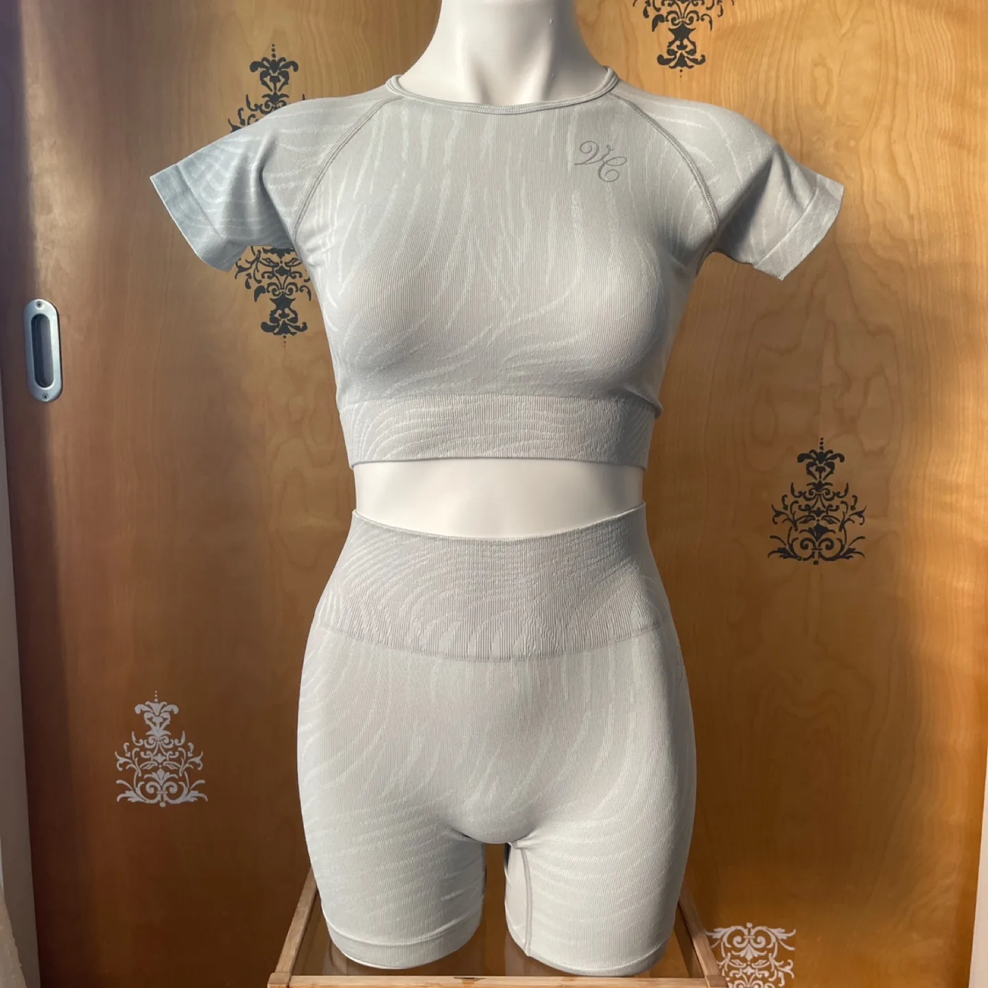 NWT Athleisure Workout Wear Set Small Tiger Print thumbnail