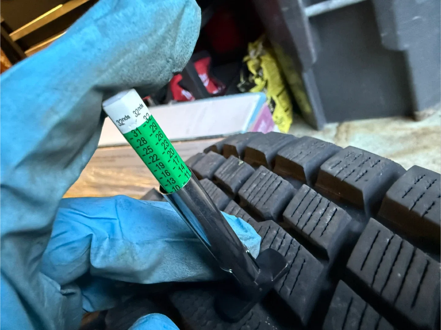 215/70R16 YOKOHAMA ICEGUARD WINTER TIRES ON RIMS image indicator(6)