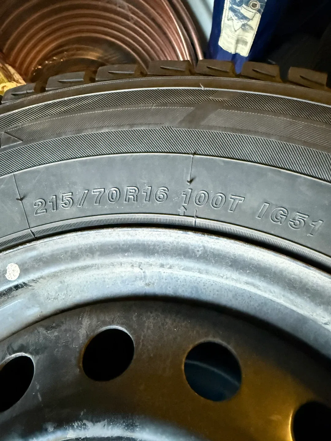 215/70R16 YOKOHAMA ICEGUARD WINTER TIRES ON RIMS image indicator(5)