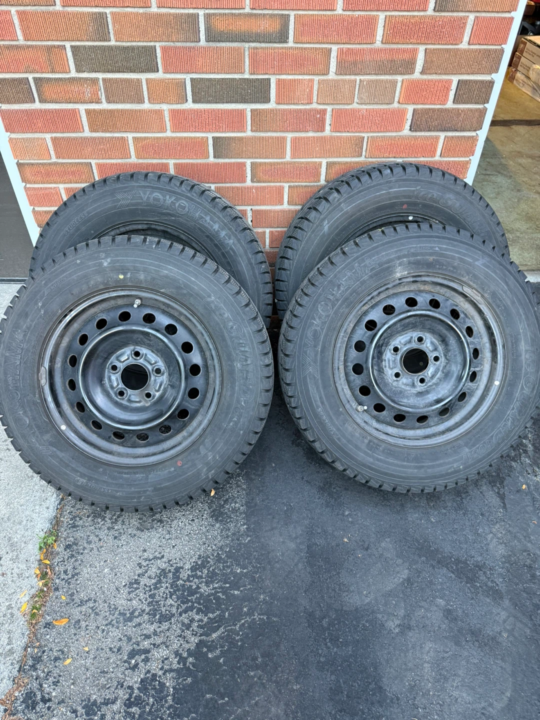 215/70R16 YOKOHAMA ICEGUARD WINTER TIRES ON RIMS