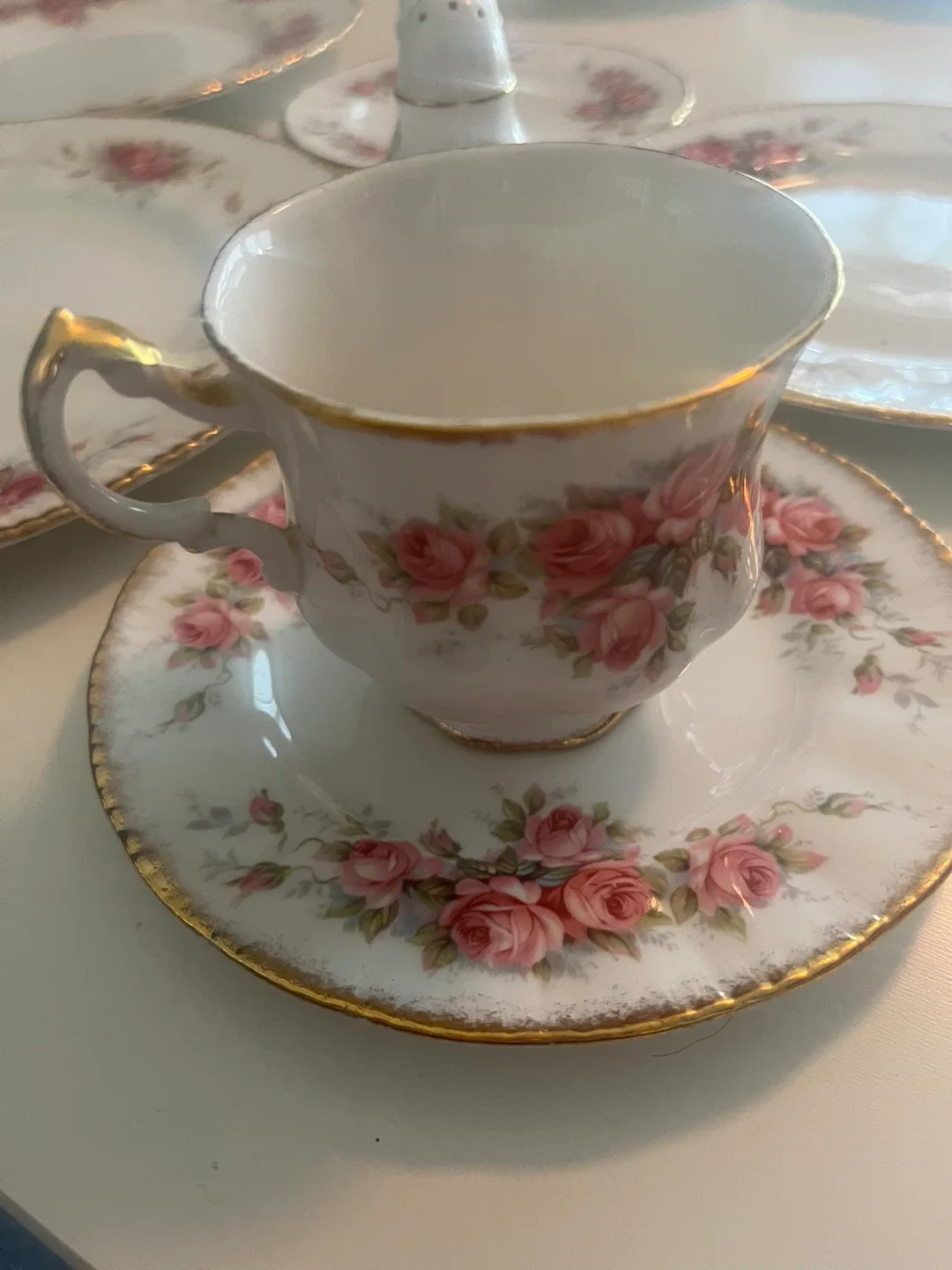 Paragon Elizabeth Rose China image indicator(3)