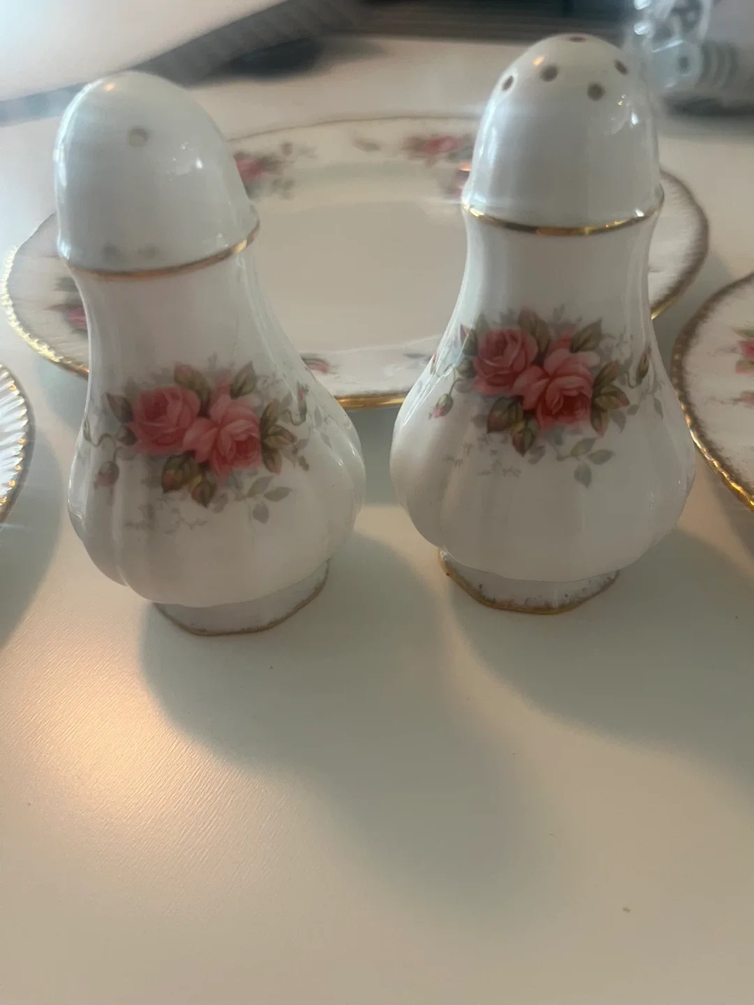 Paragon Elizabeth Rose China image indicator(2)