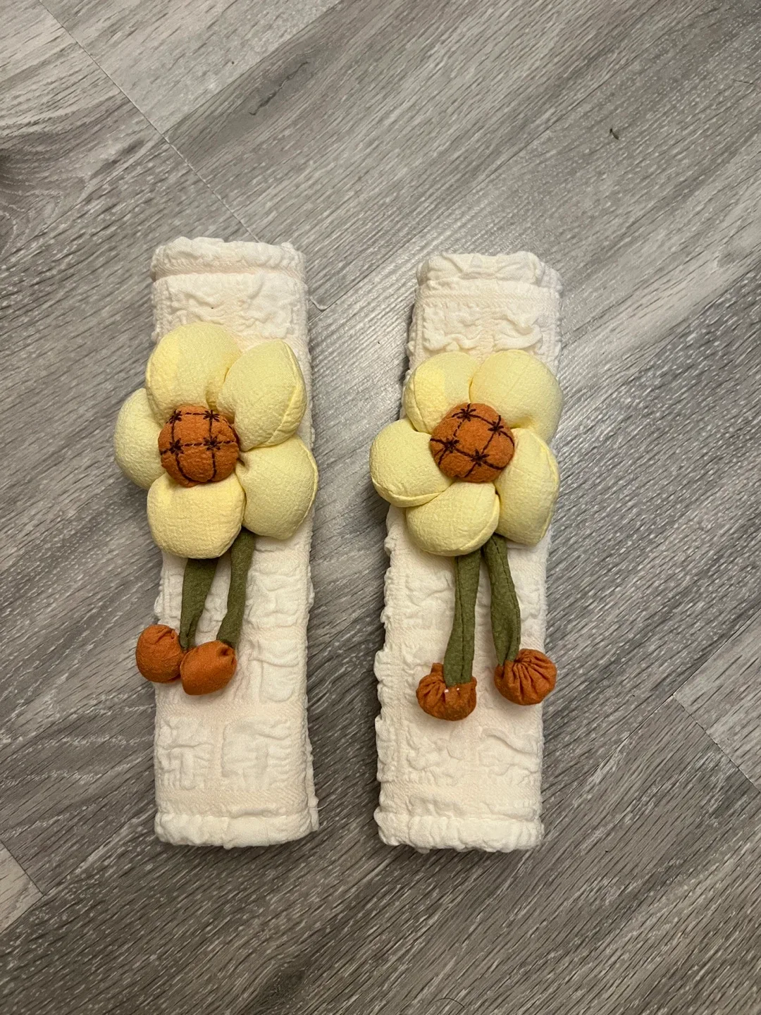 Flower Car Seat Belt Covers - Cute & Comfy! image indicator(2)