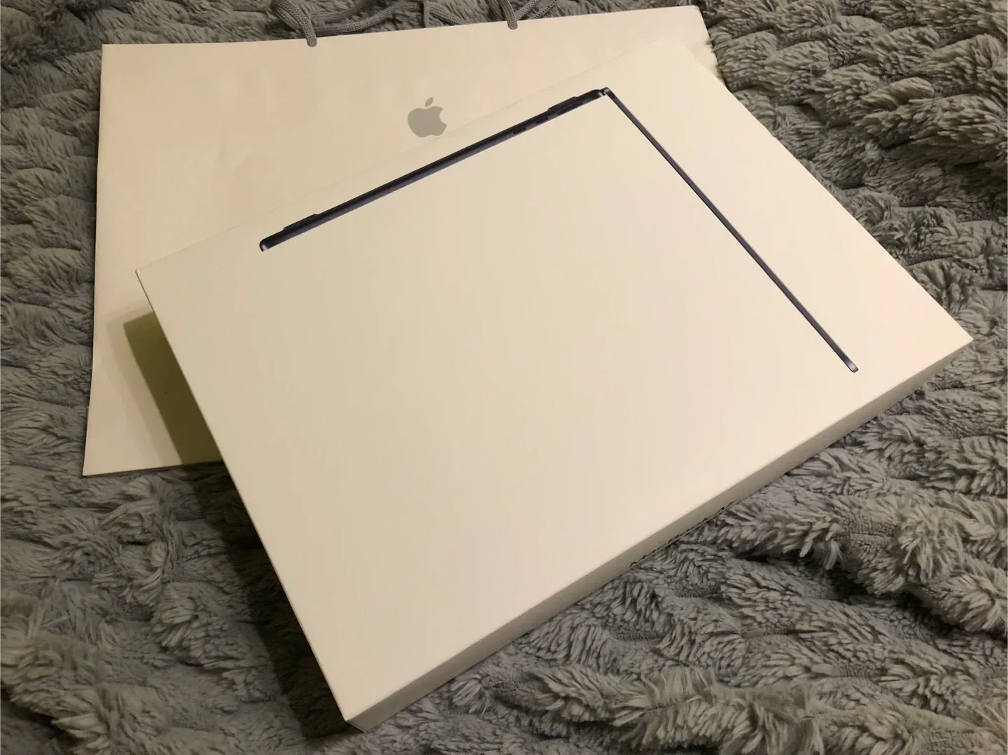 LATEST NEW SEALED 13-inch Apple MacBook Air M4 chip 16GB/256GB image indicator(5)