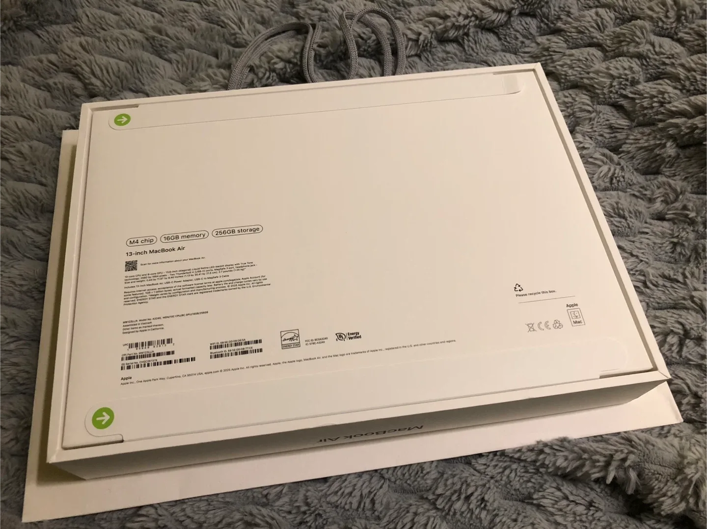 LATEST NEW SEALED 13-inch Apple MacBook Air M4 chip 16GB/256GB image indicator(2)