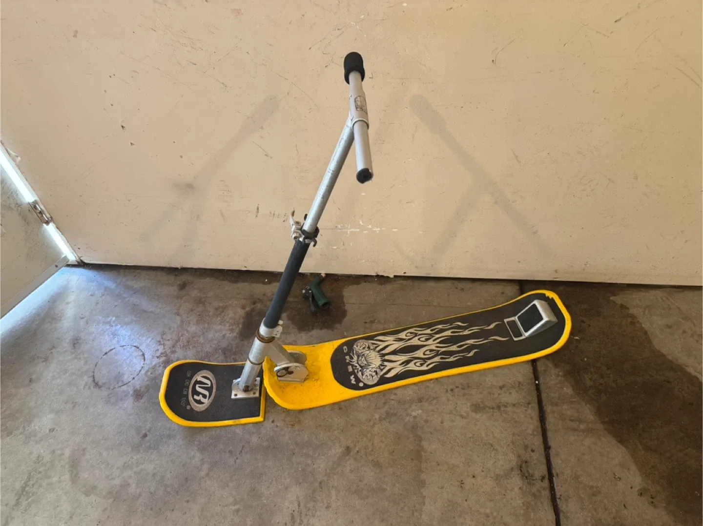 NBrew Snow Scooter - Yellow & Black thumbnail