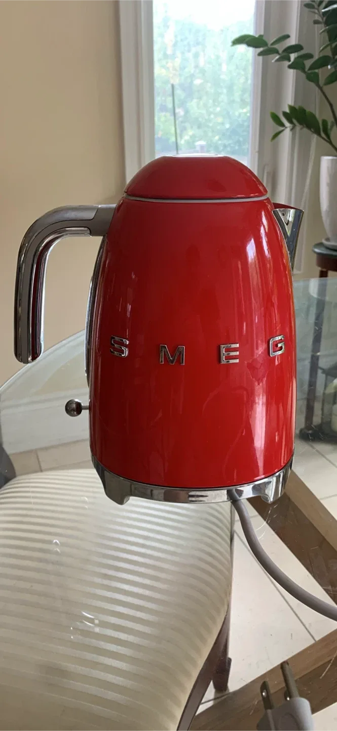 Smeg Red Kettle thumbnail