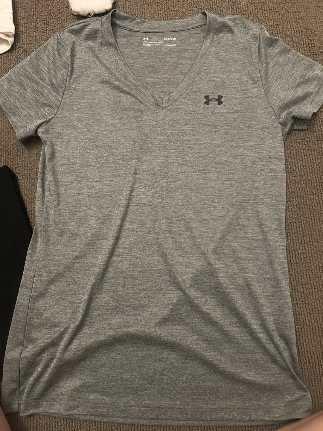 Under Armour HeatGear Grey V-Neck - Size Small thumbnail
