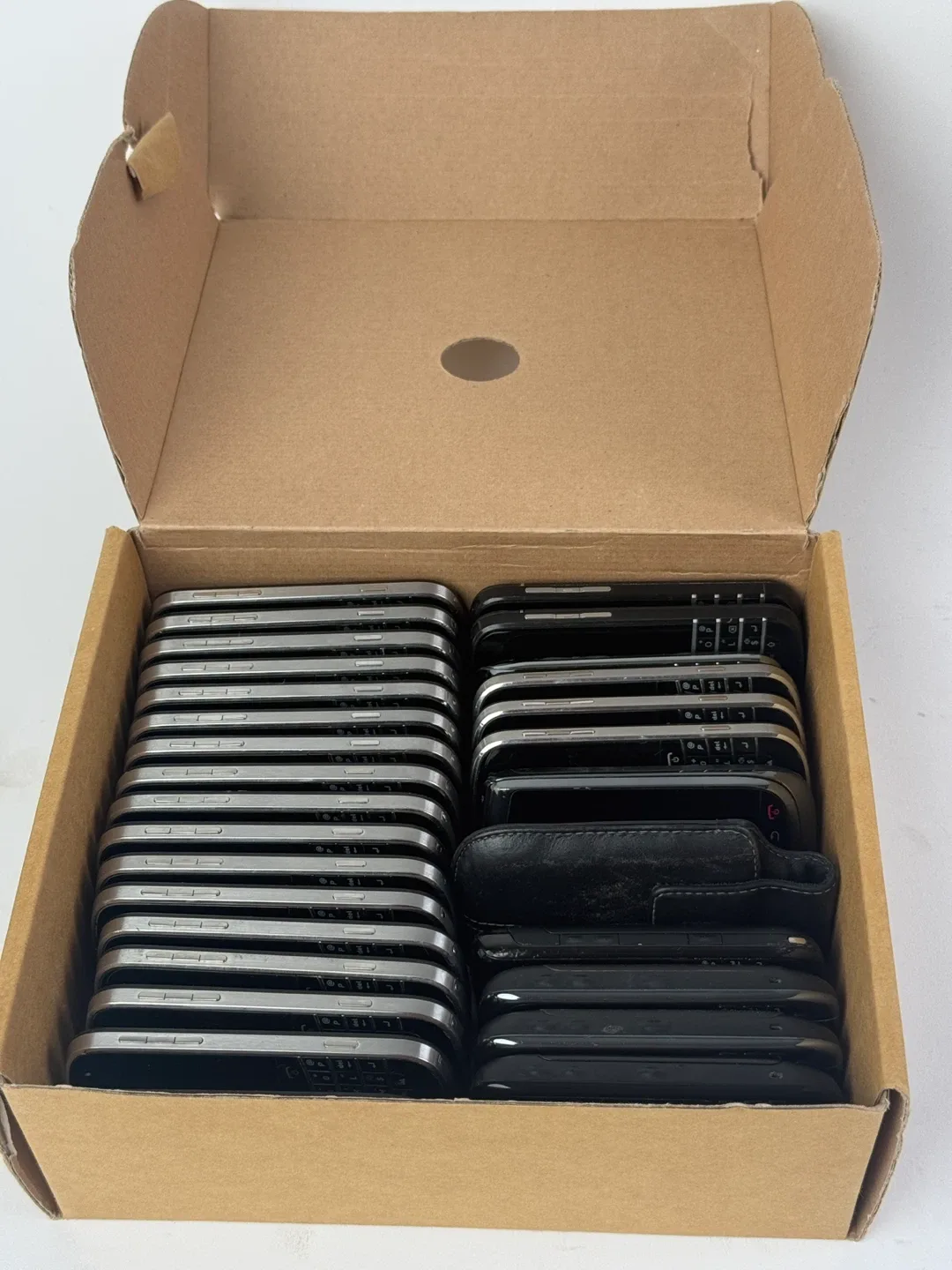 Box of 20+ Working vintage Blackberry Phones image indicator(3)