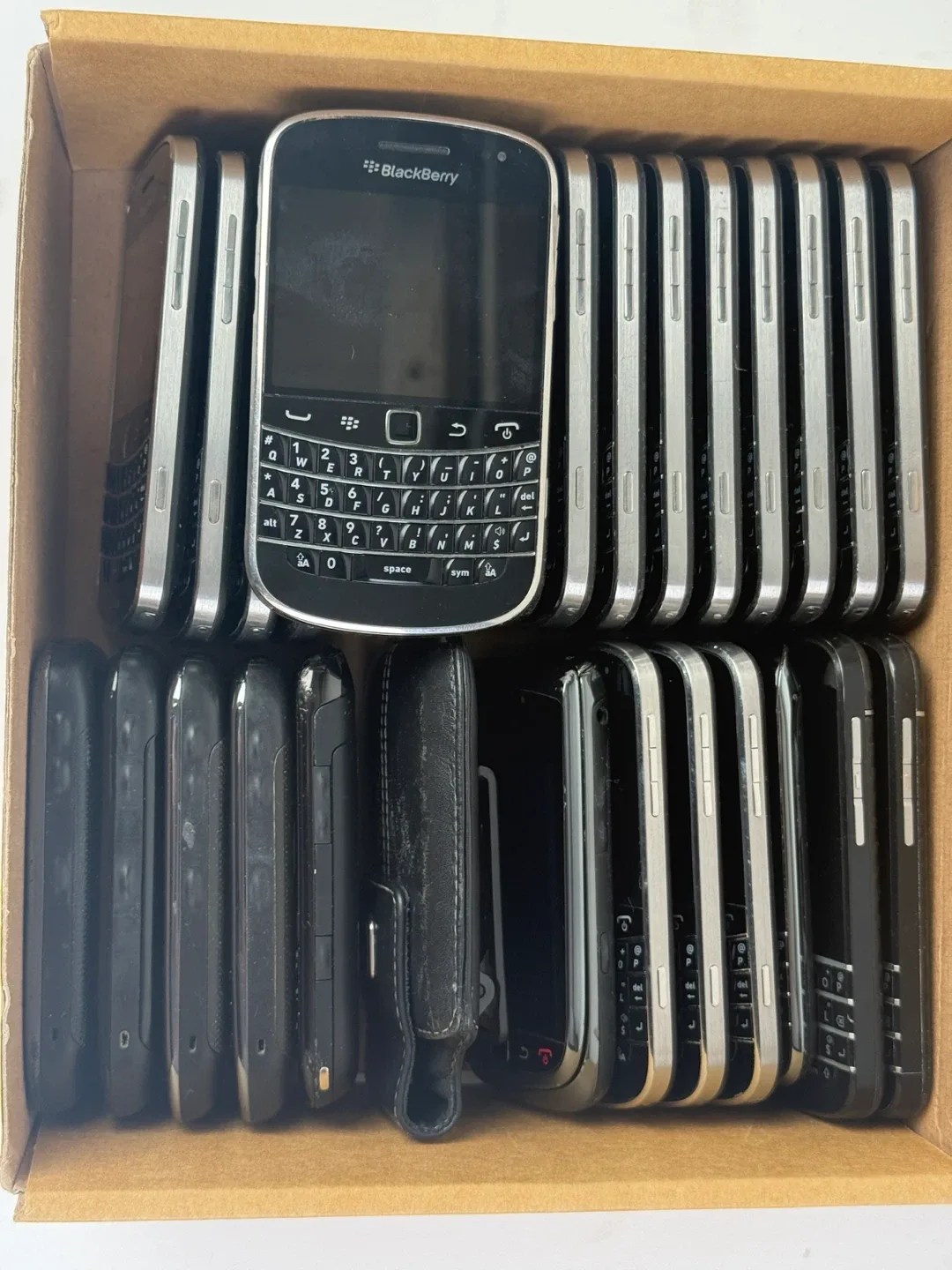 Box of 20+ Working vintage Blackberry Phones image indicator(4)