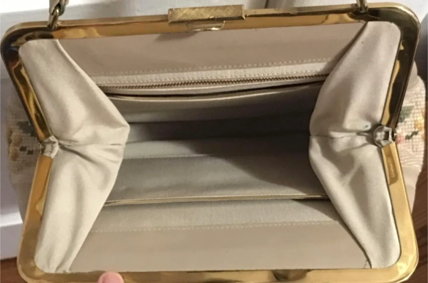 Vintage Floral Tapestry Enbroidered Handbag image indicator(2)