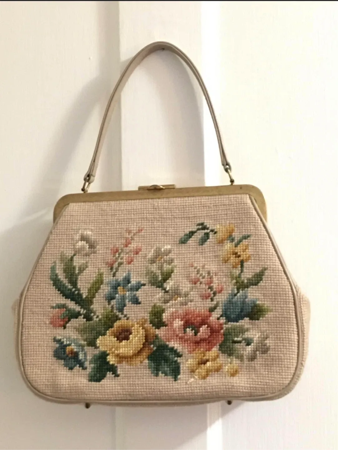 Vintage Floral Tapestry Enbroidered Handbag thumbnail