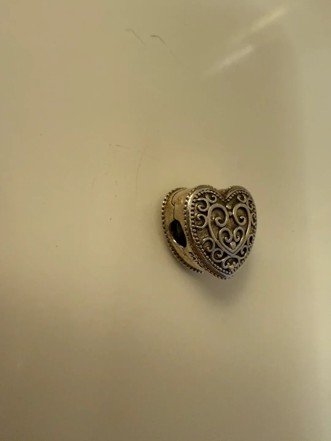 Pandora Heart charm image indicator(5)