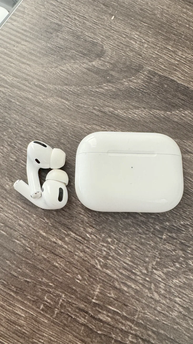 Apple AirPods Pro (Gen 1) image indicator(2)