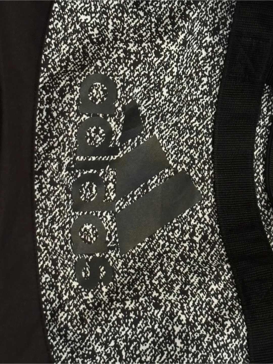 Adidas Duffle Bag (no shoulder strap and is price accordingly) image indicator(2)