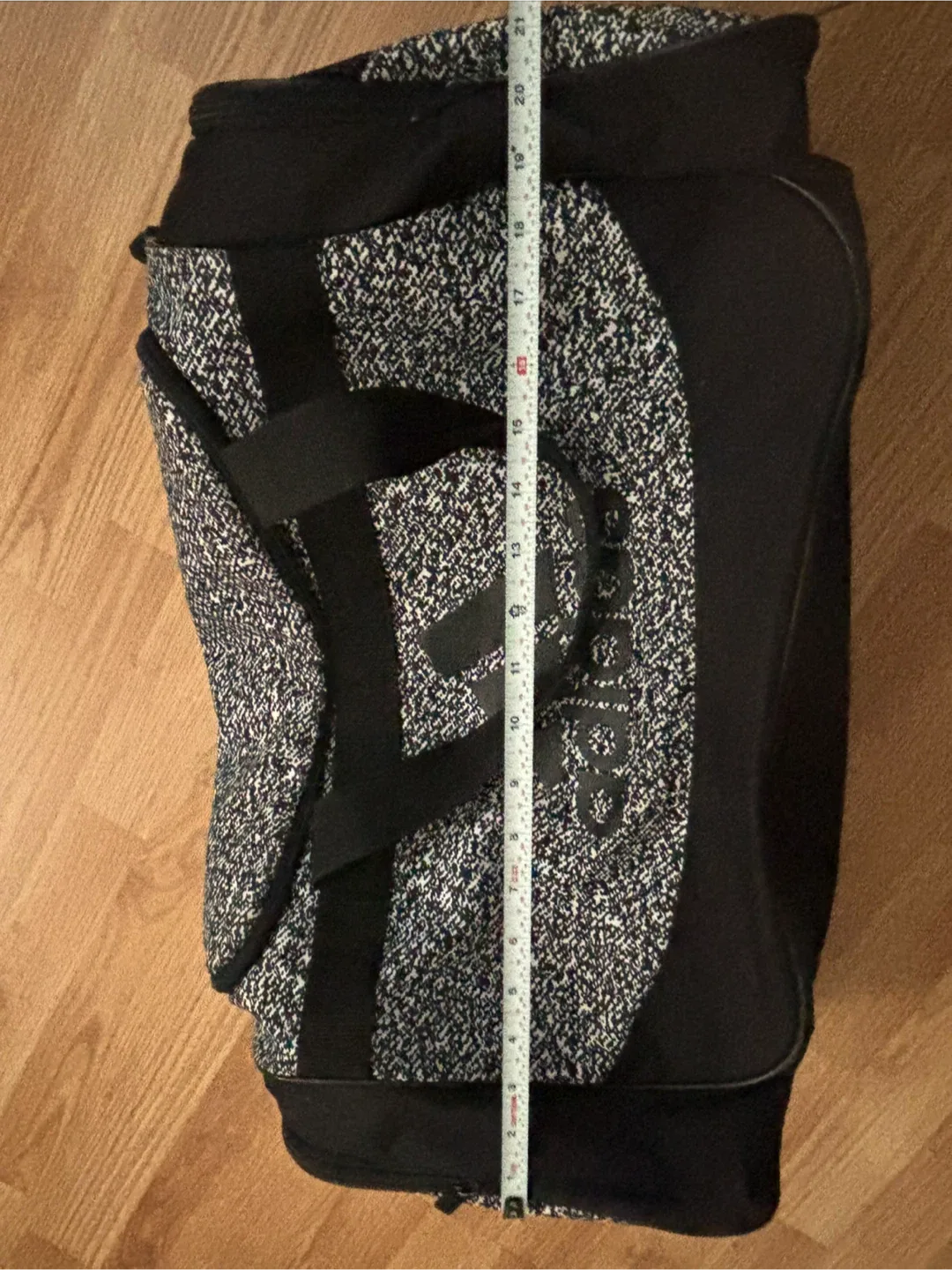 Adidas Duffle Bag (no shoulder strap and is price accordingly) image indicator(6)