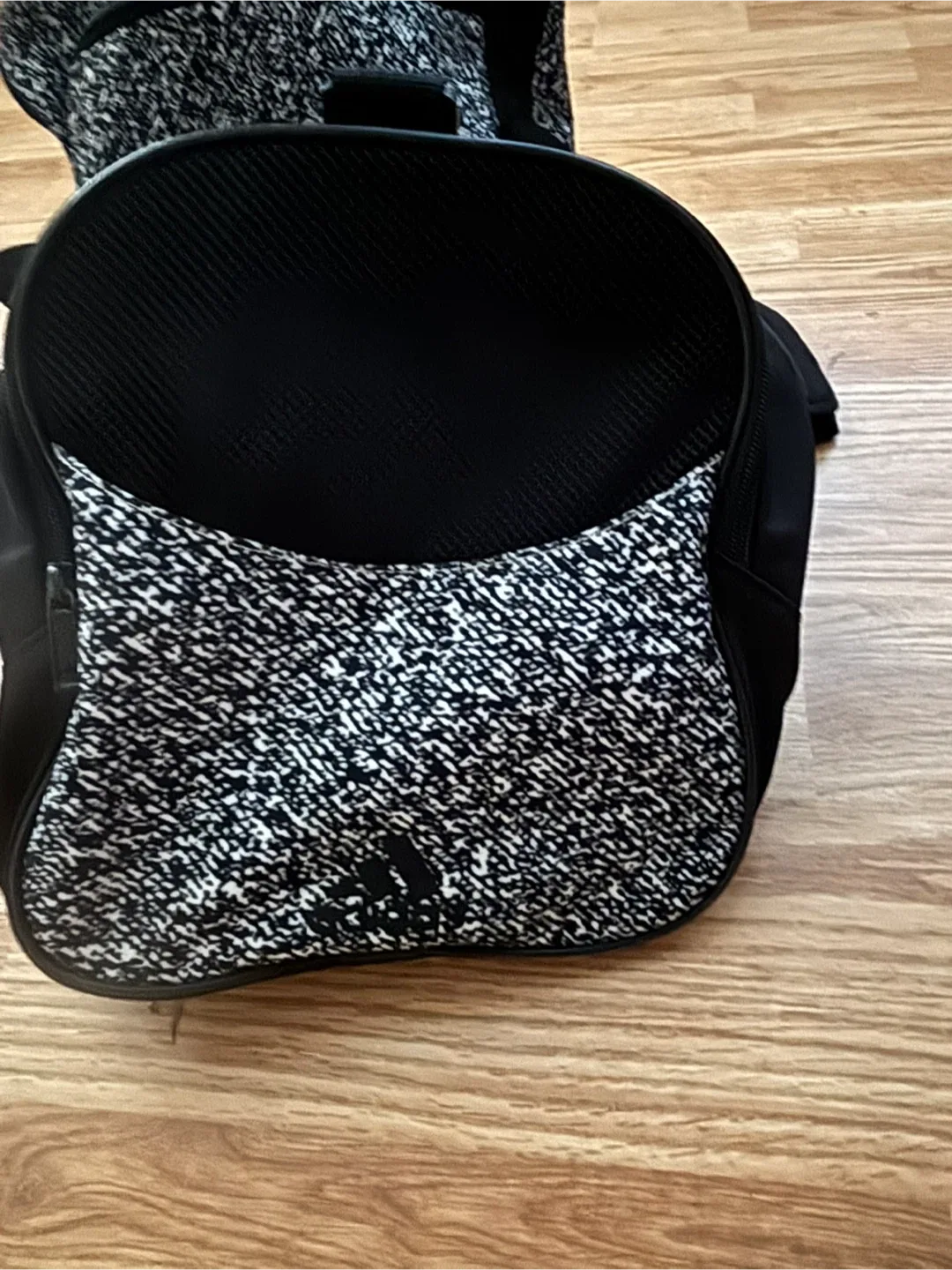 Adidas Duffle Bag (no shoulder strap and is price accordingly) image indicator(4)