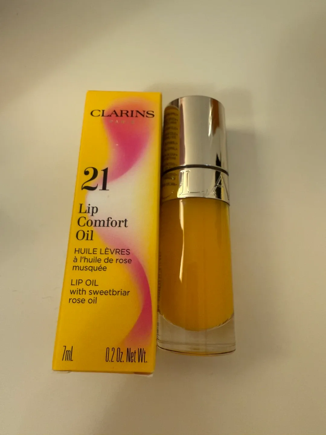Clarins Paris Lip Comfort Oil - Joyful Yellow image indicator(2)