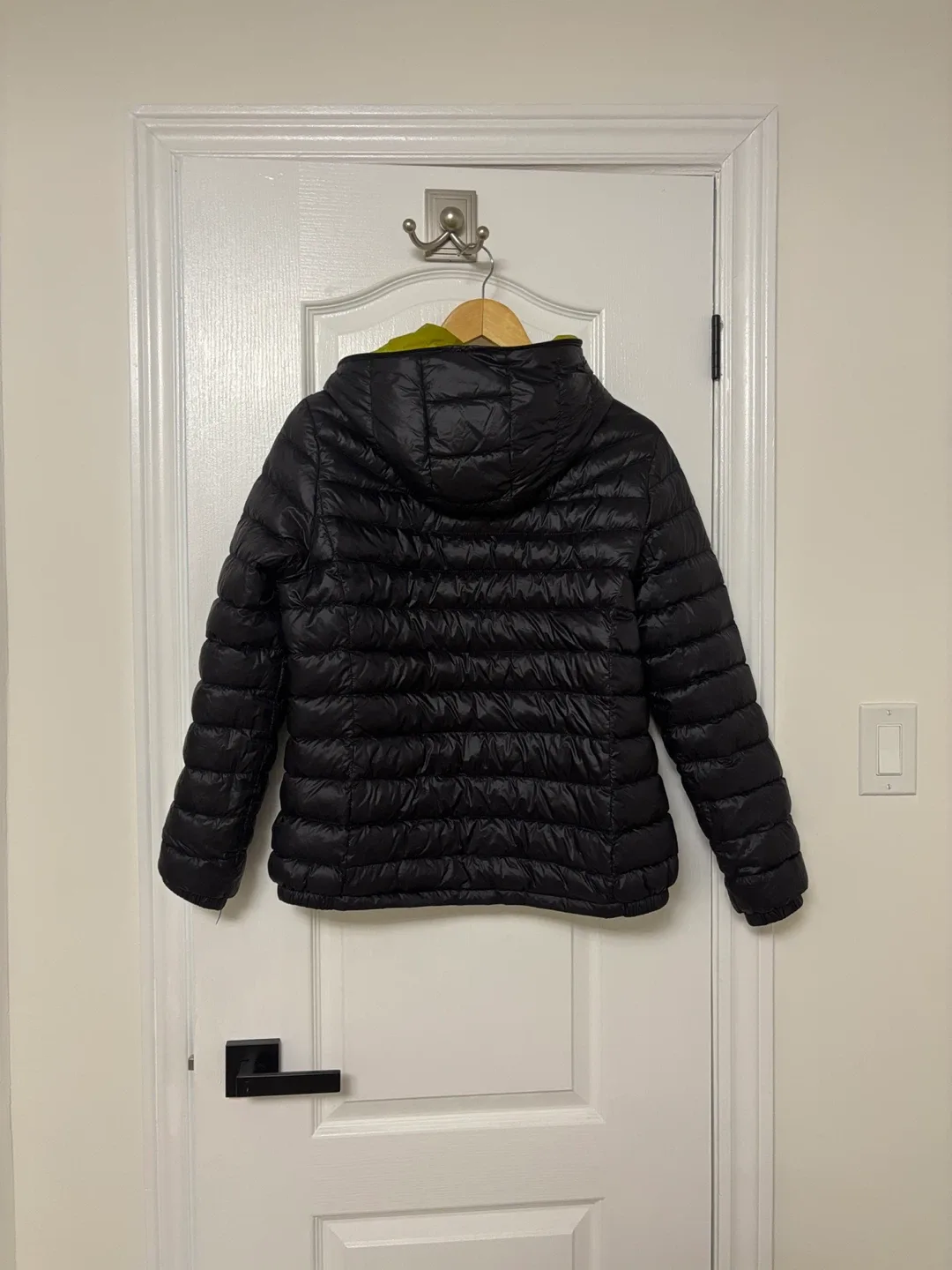 Women’s light weight puffer jacket size large image indicator(2)