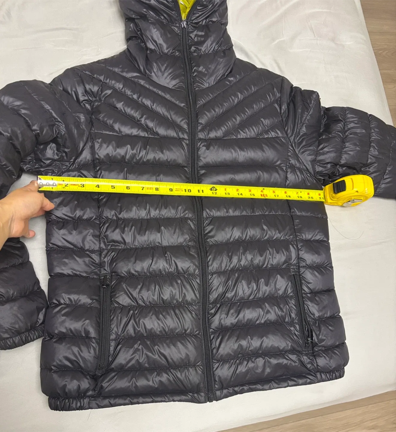 Women’s light weight puffer jacket size large image indicator(5)