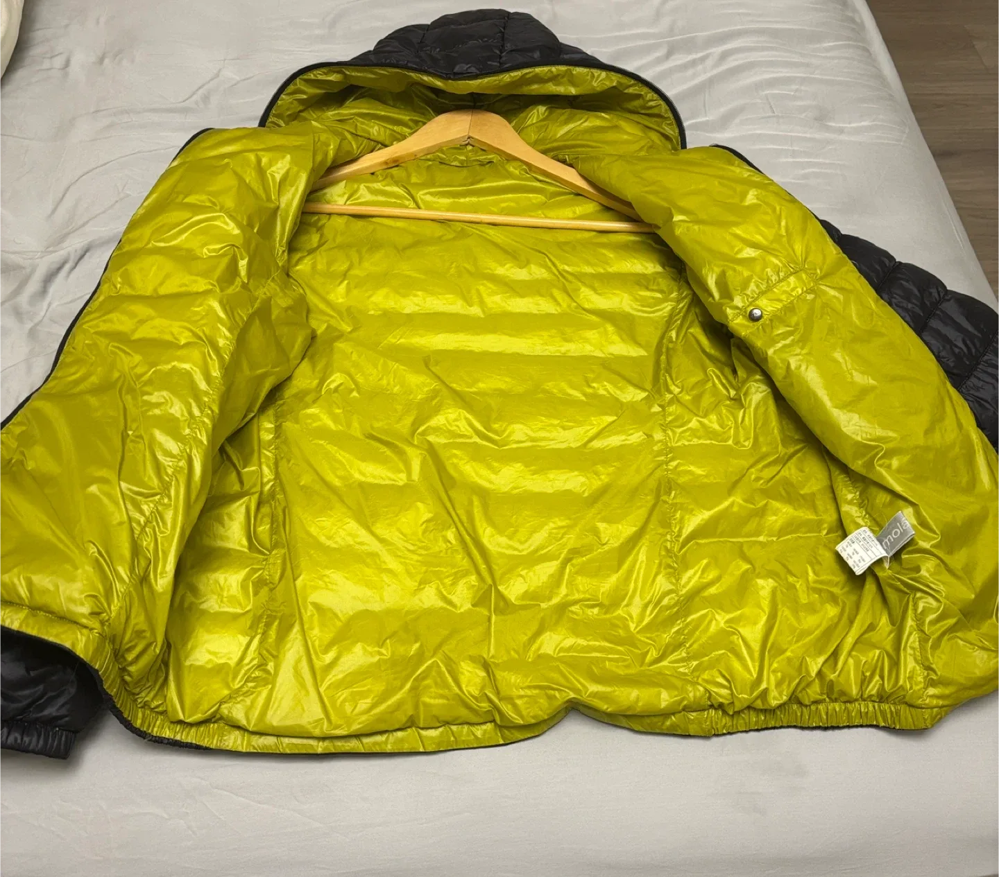 Women’s light weight puffer jacket size large image indicator(4)