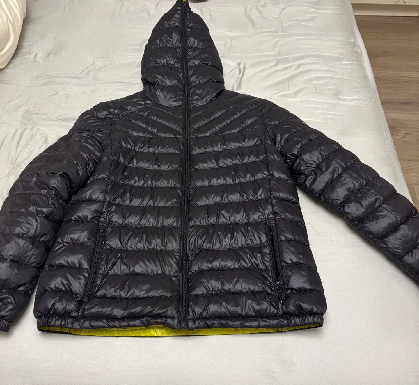 Women’s light weight puffer jacket size large image indicator(3)