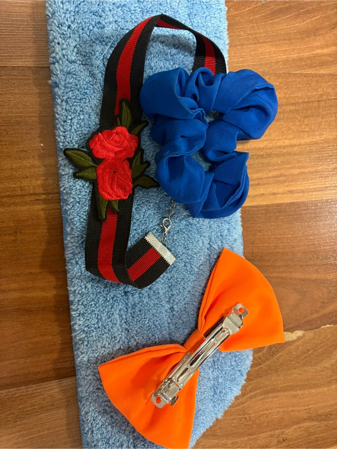 Choker with Rose Detail image indicator(2)