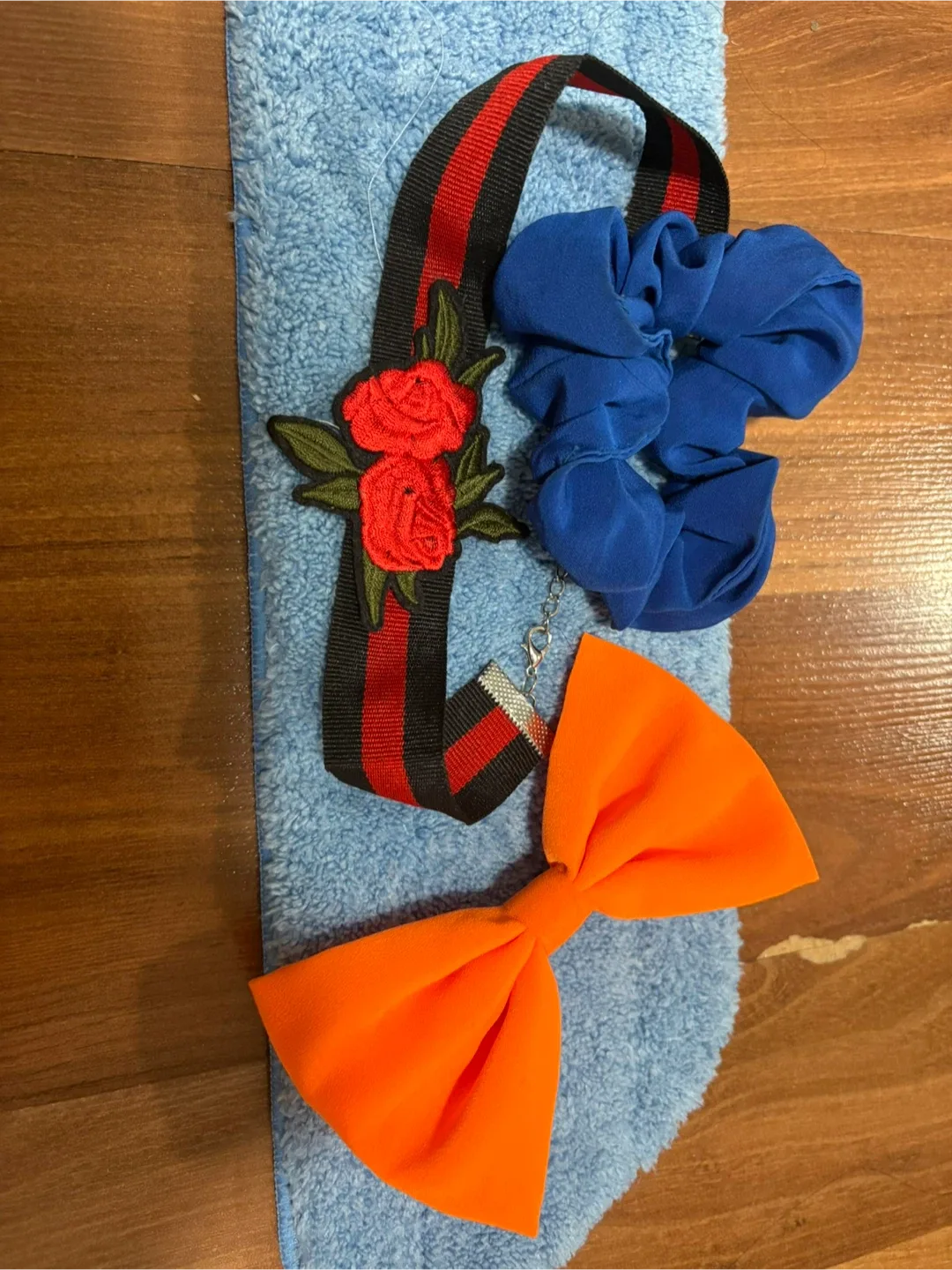 Choker with Rose Detail image indicator(3)