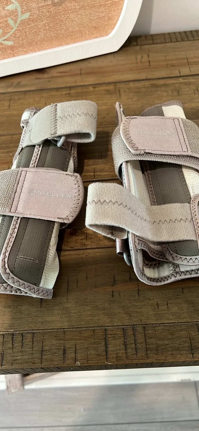 Mueller Carpal Tunnel Wrist Stabilizer - L/XL image indicator(2)