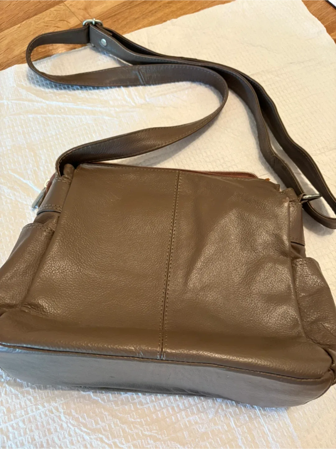 Woman’s shoulder bag image indicator(2)
