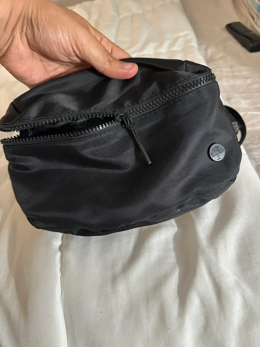 Lululemon Everywhere Belt Bag Black image indicator(2)