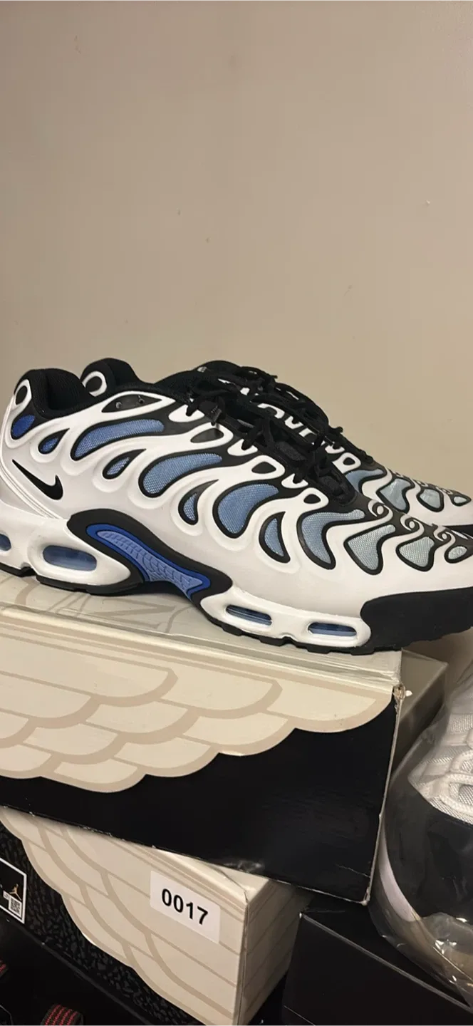 Nike Air Max Plus TN White/Black/Celestine Blue image indicator(2)