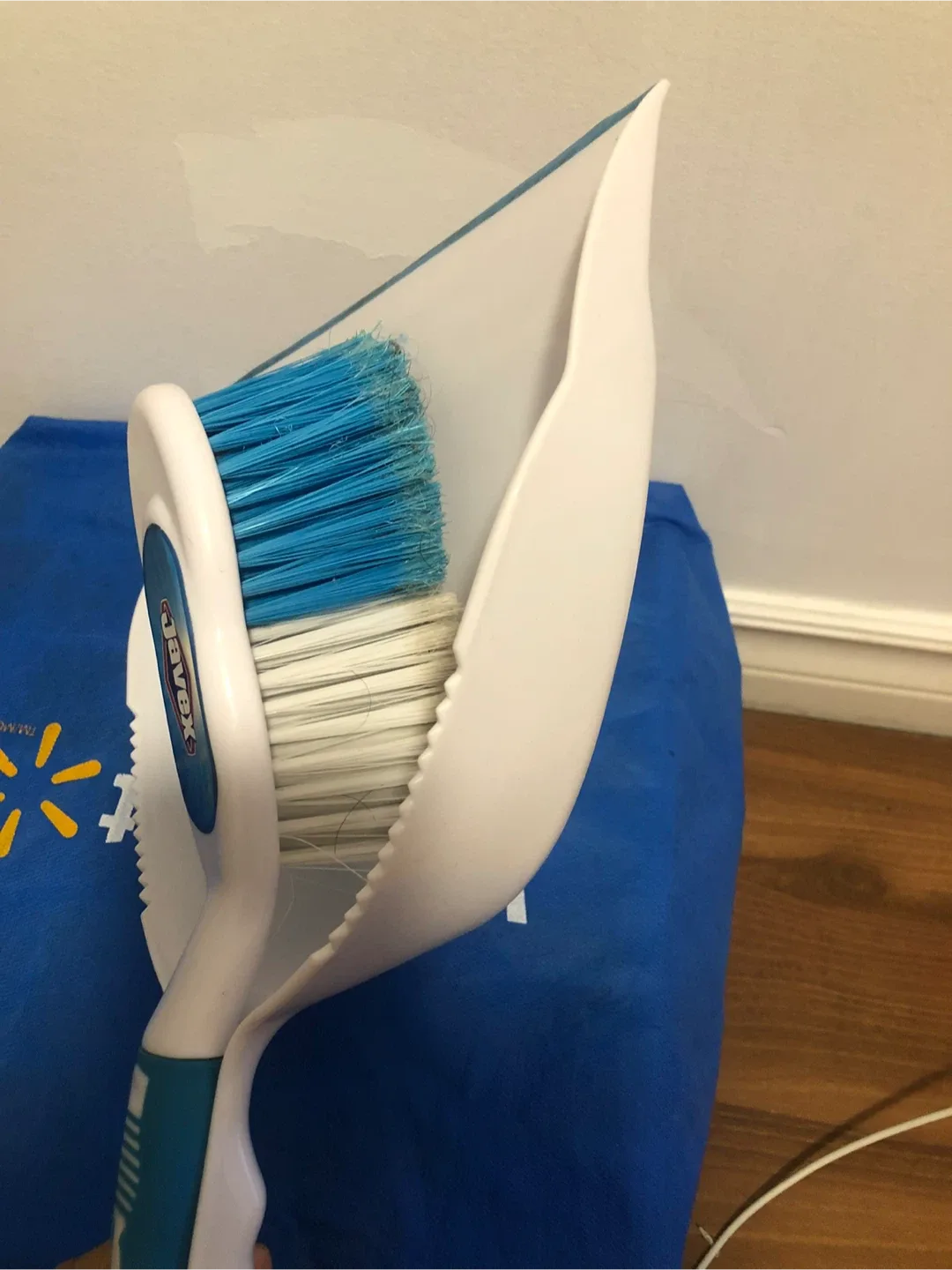 Javex Dustpan and Brush Set image indicator(2)