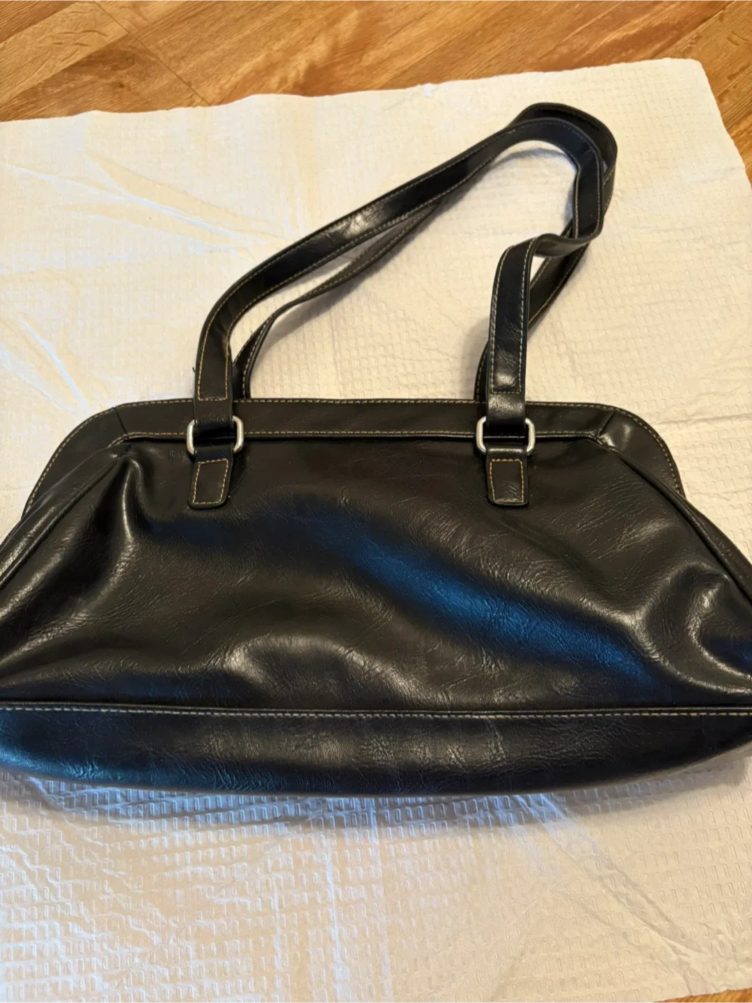 Women’s handbag thumbnail