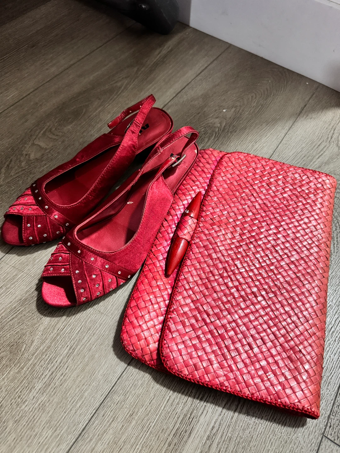 Red Heels & Clutch Set is for free - photo 2