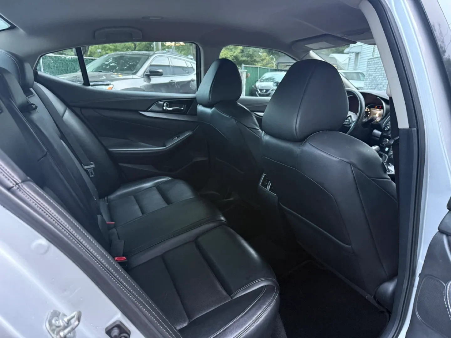 2018 Nissan Maxima SV - Silver Sedan image indicator(5)